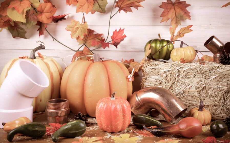 Happy,Thanksgiving,With,Construction,Tools,,Maple,Leaves,And,Pumpkin,On